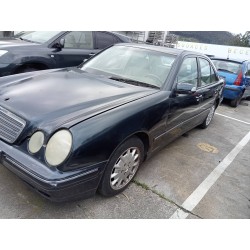 mercedes clase e (w210) berlina del año 2000