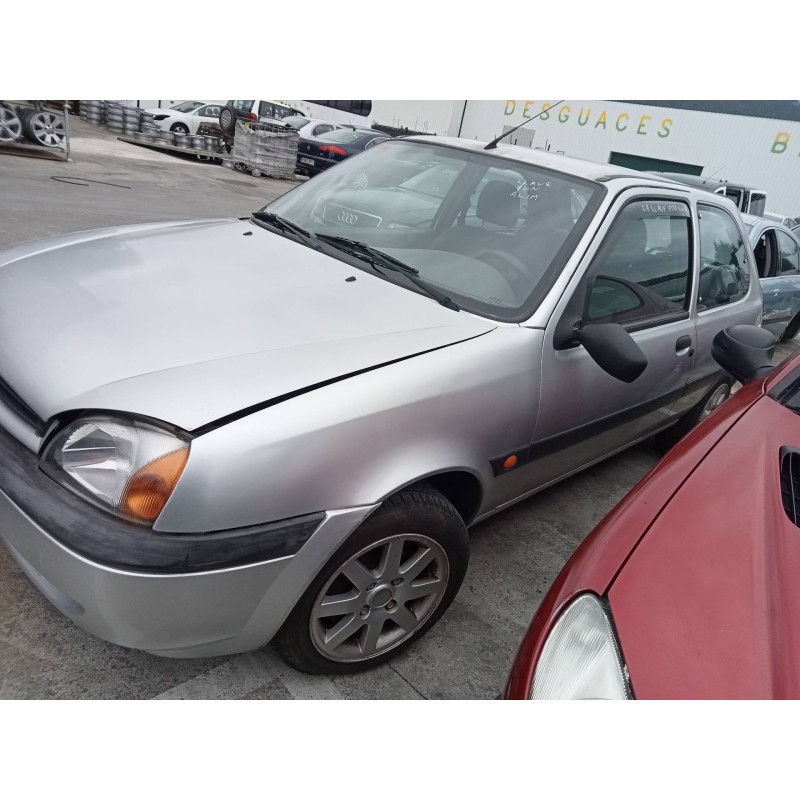 ford fiesta berlina (dx) del año 2000