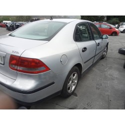saab 9-3 berlina del año 2004