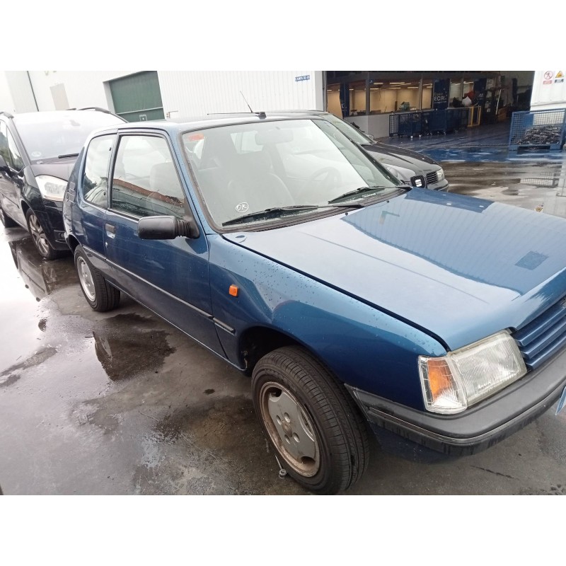 peugeot 205 berlina del año 1998