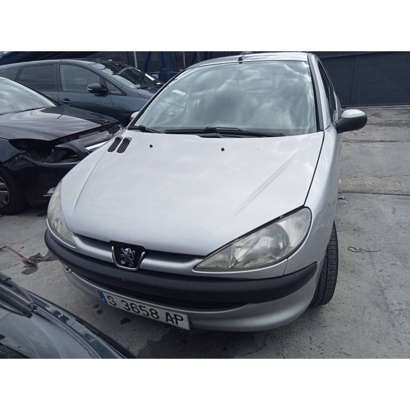 peugeot 206 berlina del año 2000