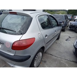 peugeot 206 berlina del año 2000