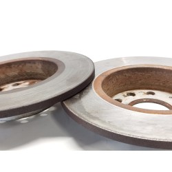 Recambio de disco freno trasero para volkswagen touran (1t3) edition referencia OEM IAM   