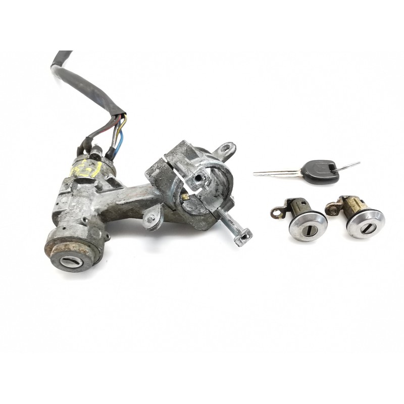 Recambio de antirrobo para mitsubishi montero (l040) 2500 td (2-ptas.) referencia OEM IAM Recambio de antirrobo para mitsubishi montero (l040) 2500 td (2-ptas.) referencia OEM IAM