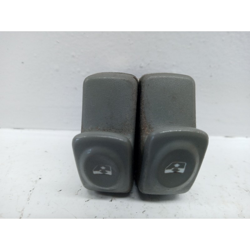 Recambio de mando elevalunas delantero izquierdo para renault twingo (co6) 1.2 alize referencia OEM IAM Recambio de mando elevalunas delantero izquierdo para renault twingo (co6) 1.2 alize referencia OEM IAM
