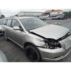toyota avensis wagon (t25) del año 2004