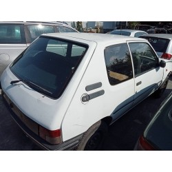 peugeot 205 berlina del año 1950
