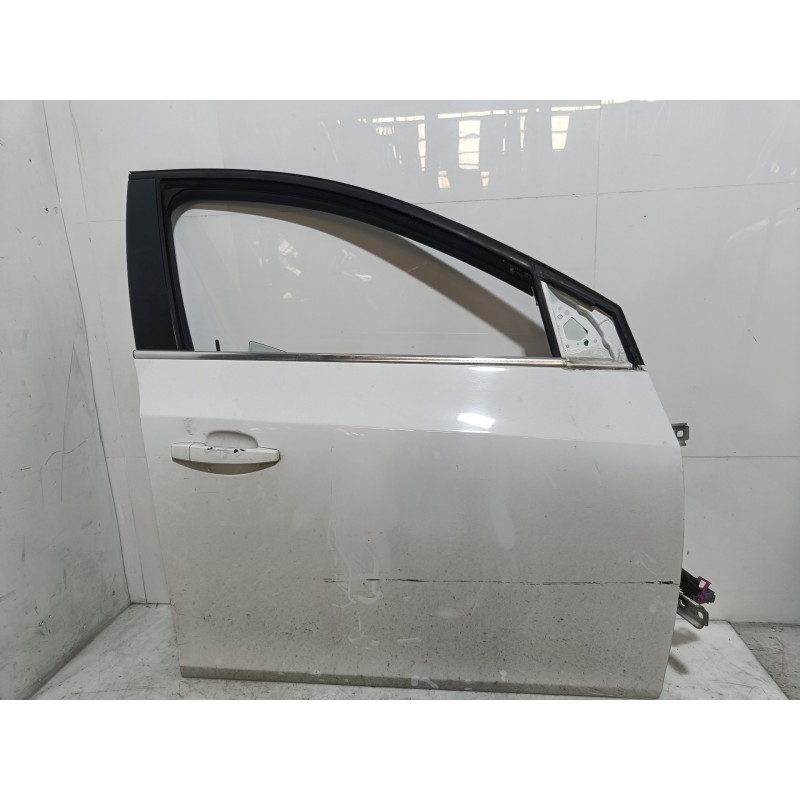 Recambio de puerta delantera derecha para chevrolet cruze lt referencia OEM IAM Recambio de puerta delantera derecha para chevrolet cruze lt referencia OEM IAM