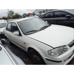 mazda 323 berlina f/s (bj) del año 2000