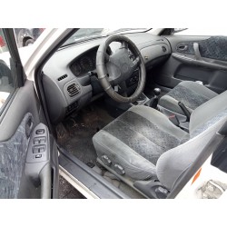 mazda 323 berlina f/s (bj) del año 2000