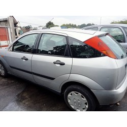 ford focus berlina (cak) del año 2000