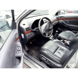 toyota avensis wagon (t25) del año 2005
