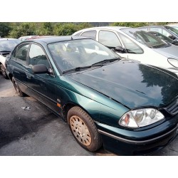 toyota avensis berlina (t 22) del año 2001