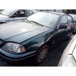toyota avensis berlina (t 22) del año 2001