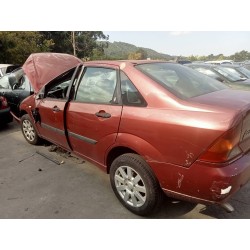 ford focus berlina (cak) del año 2000