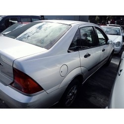 ford focus berlina (cak) del año 2000