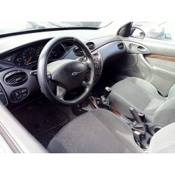 ford focus berlina (cak) del año 2000