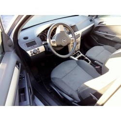 opel astra h berlina del año 2004