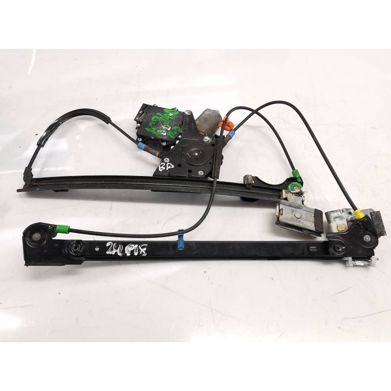 Recambio de elevalunas delantero derecho para volkswagen golf iii berlina (1h1) referencia OEM IAM 1H0837402F Recambio de elevalunas delantero derecho para volkswagen golf iii berlina (1h1) referencia OEM IAM 1H0837402F