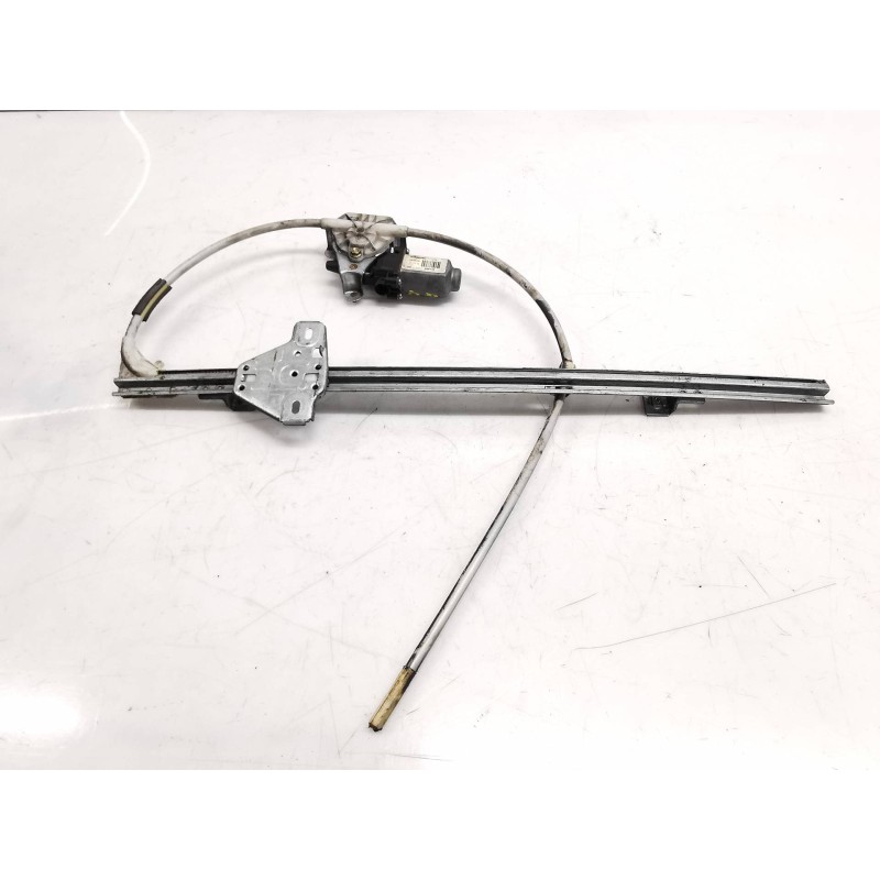 Recambio de elevalunas delantero derecho para iveco daily combi referencia OEM IAM 504173866 Recambio de elevalunas delantero derecho para iveco daily combi referencia OEM IAM 504173866