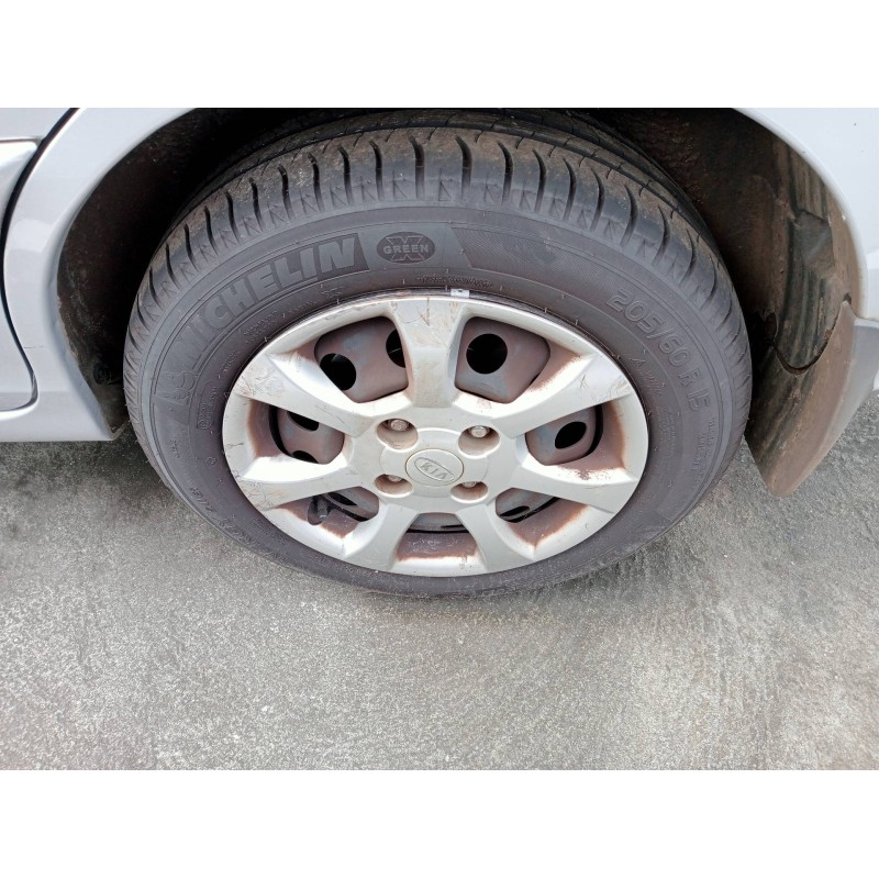 Recambio de neumático para kia carens 2.0 crdi ex monovolumen referencia OEM IAM 205/60R15 91V Recambio de neumático para kia carens 2.0 crdi ex monovolumen referencia OEM IAM 205/60R15 91V