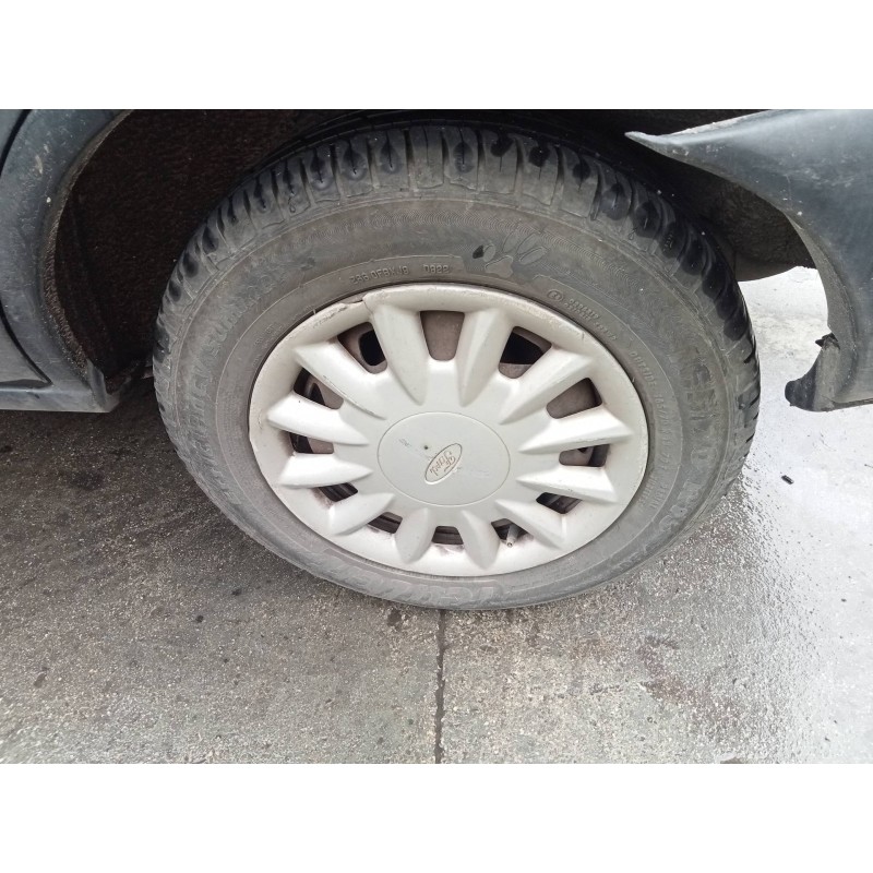 Recambio de neumático para ford fiesta berlina ghia referencia OEM IAM  165/70R13 79T 