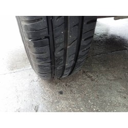 Recambio de neumático para ford fiesta berlina ghia referencia OEM IAM  165/70R13 79T 