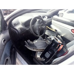 peugeot 206 berlina del año 2000
