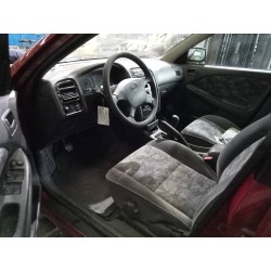 toyota avensis berlina (t 22) del año 1999
