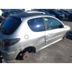 peugeot 206 berlina del año 2000