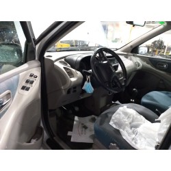 nissan almera tino (v10) del año 1950