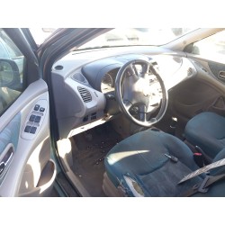 nissan almera tino (v10) del año 2001