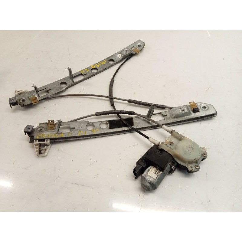 Alzacristallo anteriore sinistro Renault Megane II (BM0/1_, CM0/1_) | Desguace Becerril Alzacristallo anteriore sinistro Renault Megane II (BM0/1_, CM0/1_) | Desguace Becerril