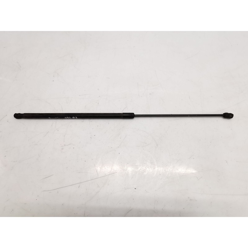 Hood dampers Volkswagen Passat berlina (3B3) | Becerril Scrap Yard Hood dampers Volkswagen Passat berlina (3B3) | Becerril Scrap Yard