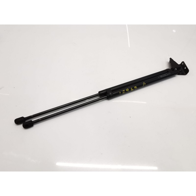 Trunk/boot lid struts Ssangyong Rodius | Becerril Scrap Yard Trunk/boot lid struts Ssangyong Rodius | Becerril Scrap Yard
