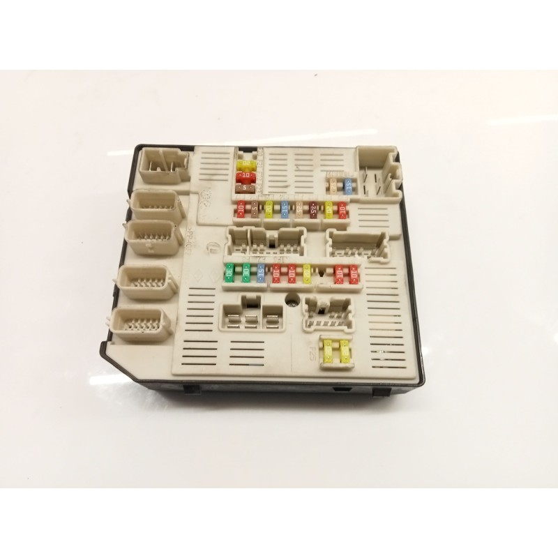 Relay / fuse box Renault Megane III berlina 5 p | Becerril Scrap Yard Relay / fuse box Renault Megane III berlina 5 p | Becerril Scrap Yard