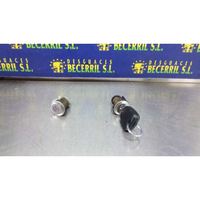 Recambio de bombin puerta delantera izquierda para peugeot 206 sw quiksilver referencia OEM IAM Recambio de bombin puerta delantera izquierda para peugeot 206 sw quiksilver referencia OEM IAM
