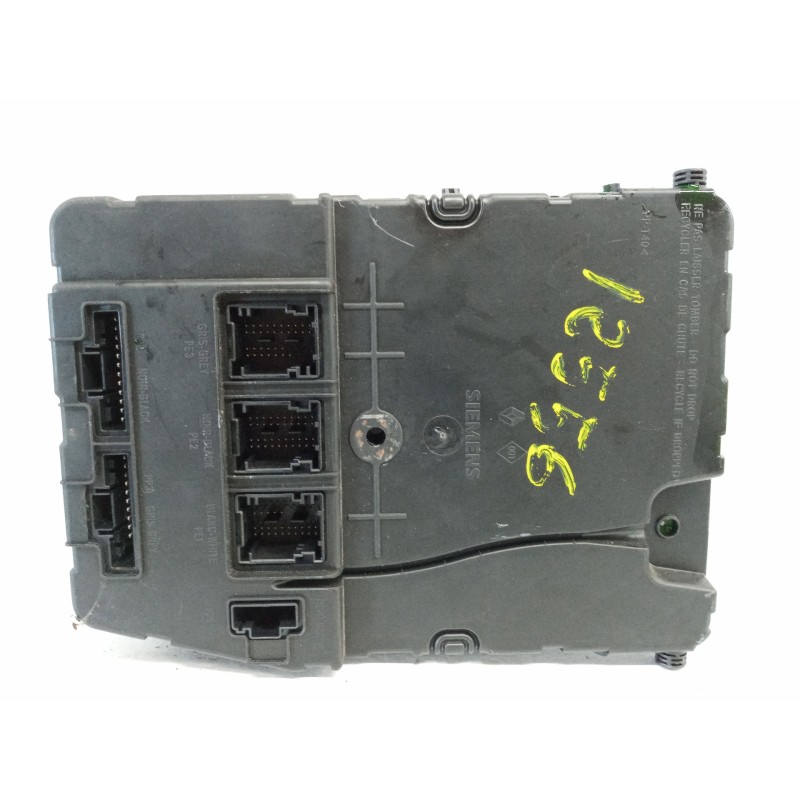 Relay / fuse box Renault Scenic II | Becerril Scrap Yard Relay / fuse box Renault Scenic II | Becerril Scrap Yard