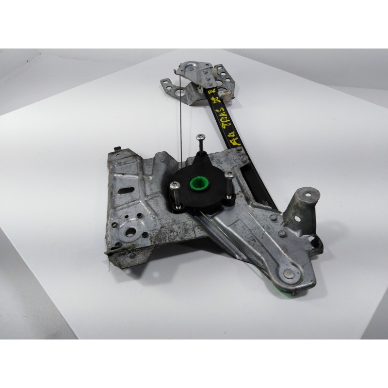 Alzacristallo posteriore destro Audi A4 berlina (B5) | Desguace Becerril Alzacristallo posteriore destro Audi A4 berlina (B5) | Desguace Becerril