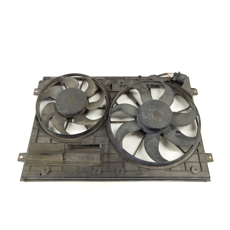 Radiator fan Volkswagen Tiguan (5N1) | Becerril Scrap Yard Radiator fan Volkswagen Tiguan (5N1) | Becerril Scrap Yard