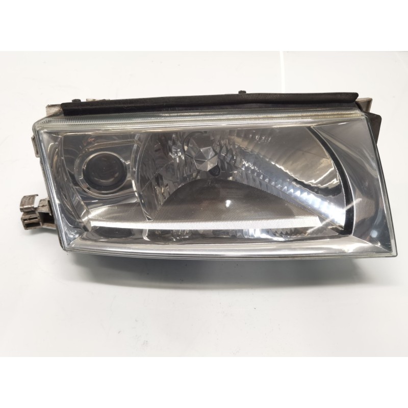 Farol direito Skoda Octavia I (1U2) | Desguace Becerril Farol direito Skoda Octavia I (1U2) | Desguace Becerril