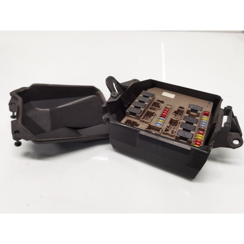 Recambio de caja reles / fusibles para renault clio iii (br0/1, cr0/1) 1.5 dci (br17, cr17) referencia OEM IAM 674660A  
