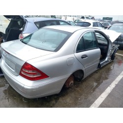 mercedes-benz clase c (w203) berlina del año 2001