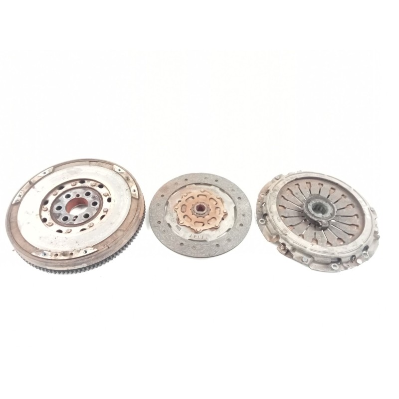 Recambio de kit de embrague para alfa romeo 147 (190) 1.9 jtd distinctive referencia OEM IAM LC03LT015A 235836016 Recambio de kit de embrague para alfa romeo 147 (190) 1.9 jtd distinctive referencia OEM IAM LC03LT015A 235836016