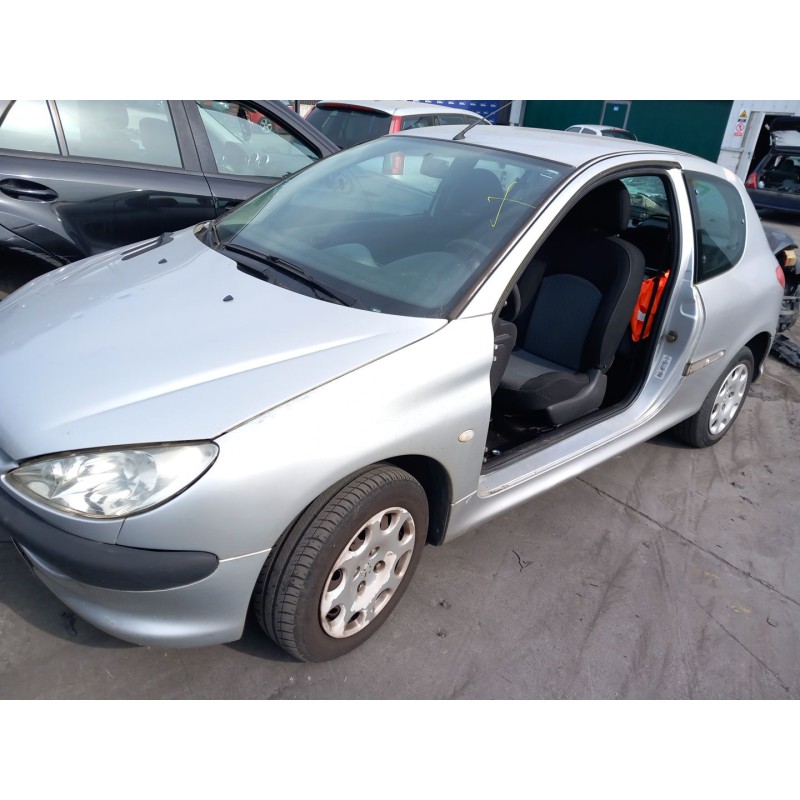 تفكيك Peugeot 206 hatchback (2A/C) 1.4 i Gasolina من عام 2005 بمحرك KFW (TU3A),KFW (TU3JP),KFX (TU3JP) تفكيك Peugeot 206 hatchback (2A/C) 1.4 i Gasolina من عام 2005 بمحرك KFW (TU3A),KFW (TU3JP),KFX (TU3JP)