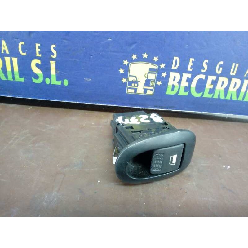Recambio de mando elevalunas trasero izquierdo para citroen c3 1.4 hdi exclusive referencia OEM IAM Recambio de mando elevalunas trasero izquierdo para citroen c3 1.4 hdi exclusive referencia OEM IAM