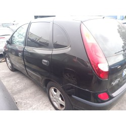 nissan almera tino (v10) del año 2004