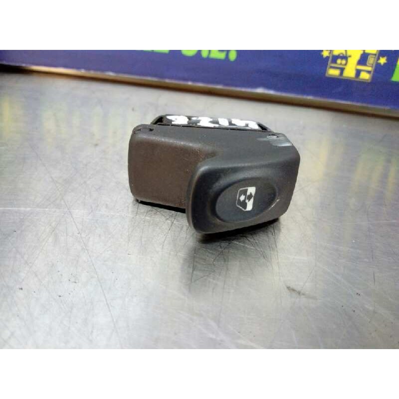 Recambio de mando elevalunas delantero derecho para renault megane i fase 2 berlina (ba0) 1.4 16v privilege referencia OEM IAM 7