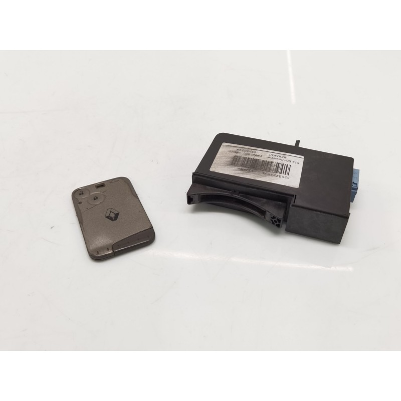 Card holder Renault Laguna II (BG0/1_) | Becerril Scrap Yard Card holder Renault Laguna II (BG0/1_) | Becerril Scrap Yard