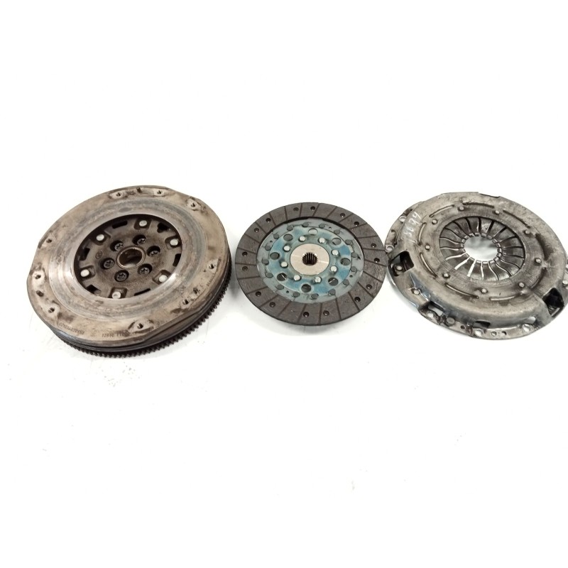 Recambio de kit de embrague para renault clio iii 2.0 16v referencia OEM IAM   
